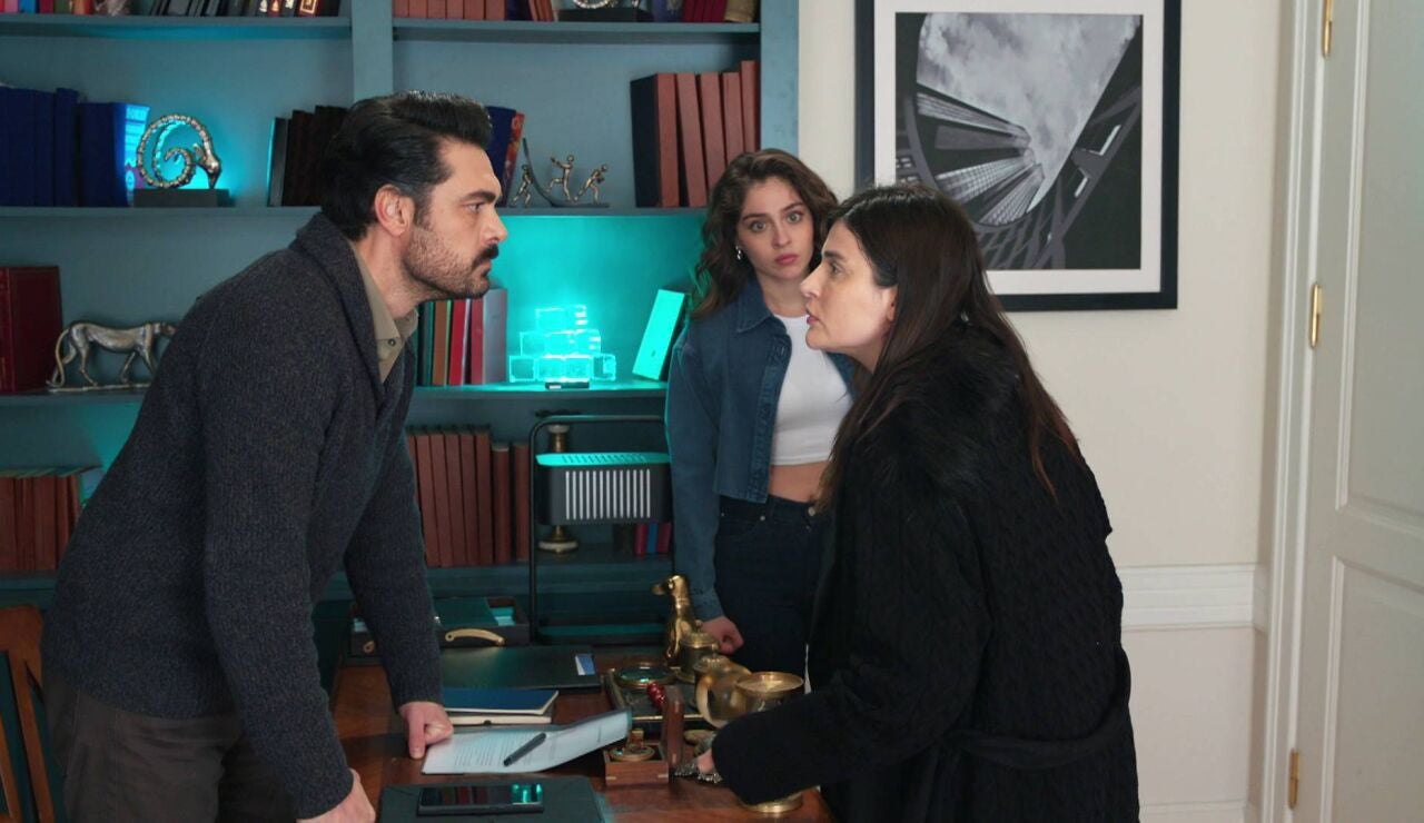 Nur queda en libertad gracias a Leyla y exige a Tufan la mitad de todo para firmar el divorcio