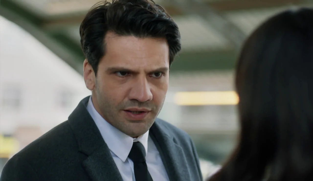 Ceylin no le cuenta la verdad sobre Çinar a Ilgaz