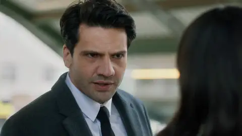 Ceylin no le cuenta la verdad sobre Çinar a Ilgaz Ceylin no le cuenta la verdad sobre Çinar a Ilgaz