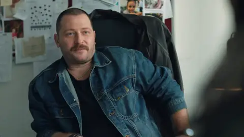 Ceylin se reencuentra con su exnovio policía, Firat Ceylin se reencuentra con su exnovio policía, Firat