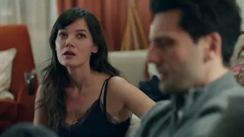 Ceylin le cuenta a Ilgaz toda su historia con Firat Ceylin le cuenta a Ilgaz toda su historia con Firat