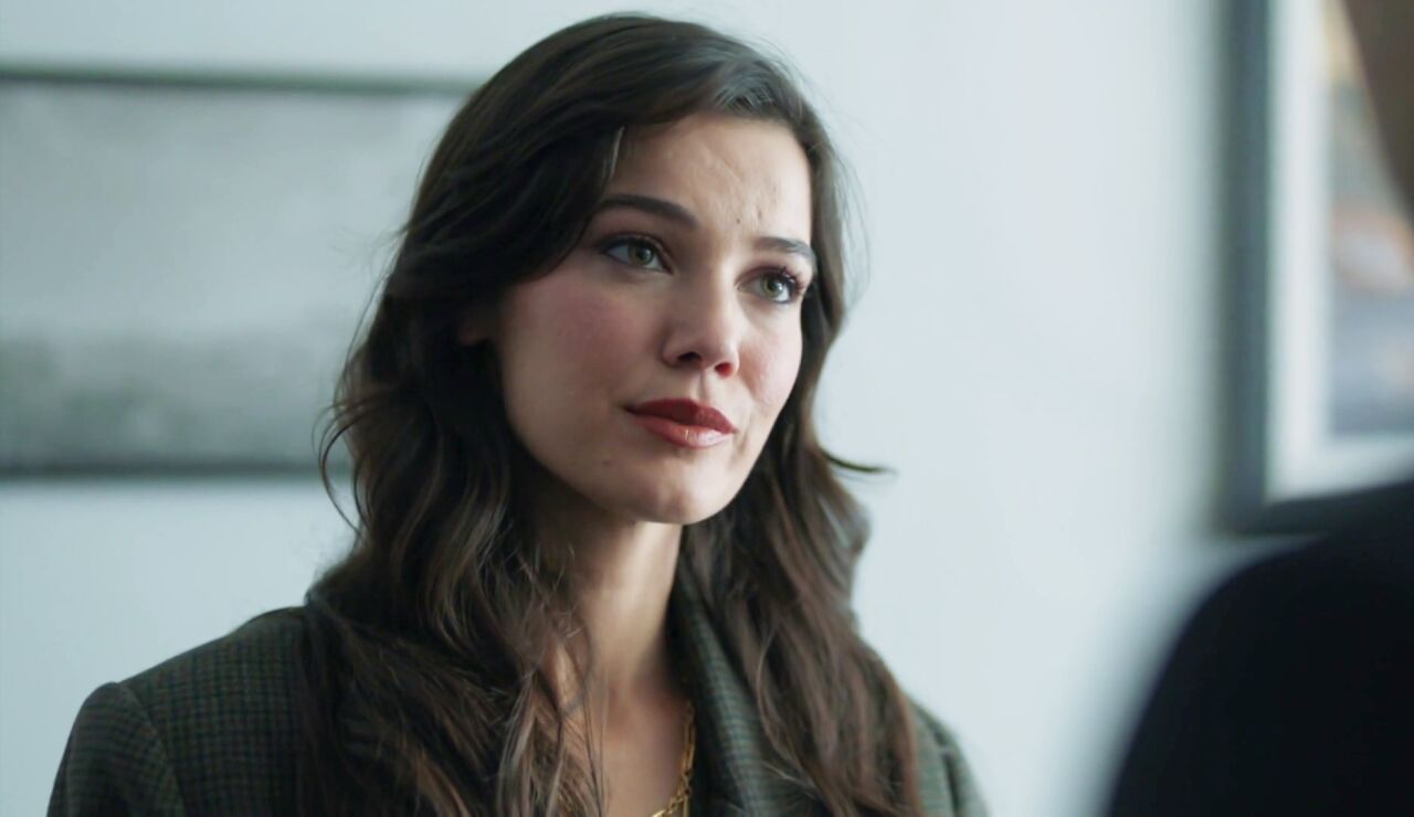 Ilgaz se pone celoso al conocer al exnovio de Ceylin