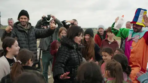 Nur baila con los niños del vertedero Nur baila con los niños del vertedero