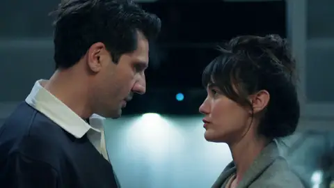 Ceylin e Ilgaz se reconcilian Ceylin e Ilgaz se reconcilian