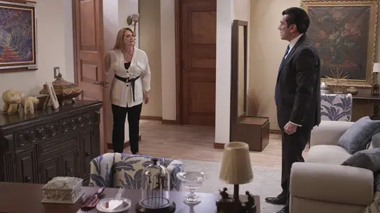 Sofía pilla a su padre Armando con Ángela y Estela lo echa de casa Sofía pilla a su padre Armando con Ángela y Estela lo echa de casa