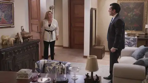 Sofía pilla a su padre Armando con Ángela y Estela lo echa de casa Sofía pilla a su padre Armando con Ángela y Estela lo echa de casa