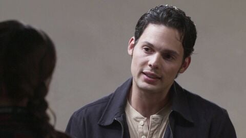 Andrés llega a Santa Ramona y entabla amistad con Nora