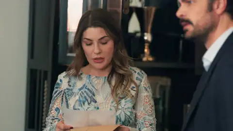 Leyla y Ferda sacan a la luz los secretos de la familia y provocan un terremoto en los Yildiz Leyla y Ferda sacan a la luz los secretos de la familia y provocan un terremoto en los Yildiz