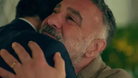 Selman abandona la casa familiar Selman abandona la casa familiar