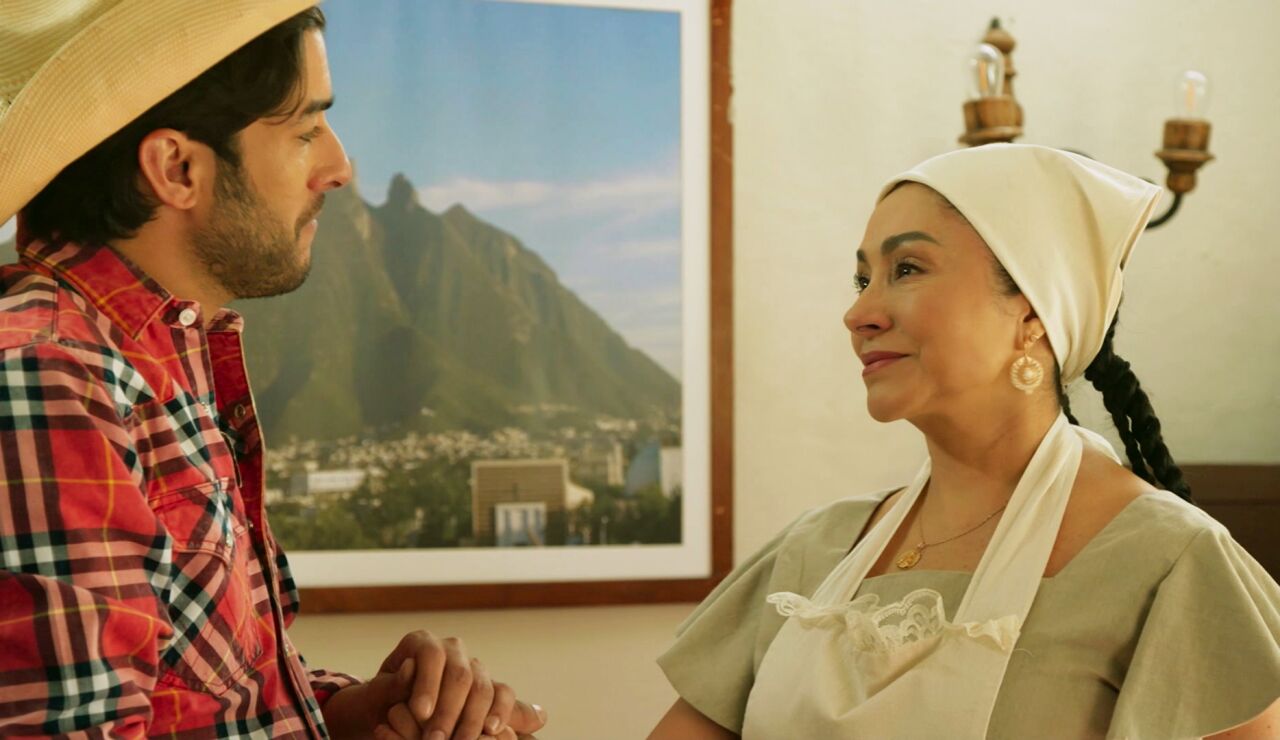 Gabino dice a Carmen que ella siempre ser&aacute; su madre