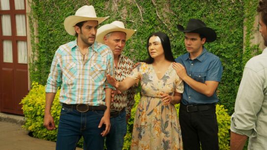 Todos desconfían de que Alejandro sea el nuevo dueño de la hacienda