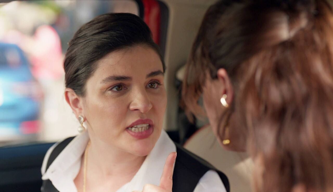 Nur vuelve a cruzarse en el camino de Leyla cuando empieza a acercarse a Eren
