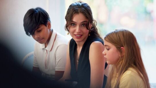 Leyla da plantón a Eren y va a ver a los niños de Güzide