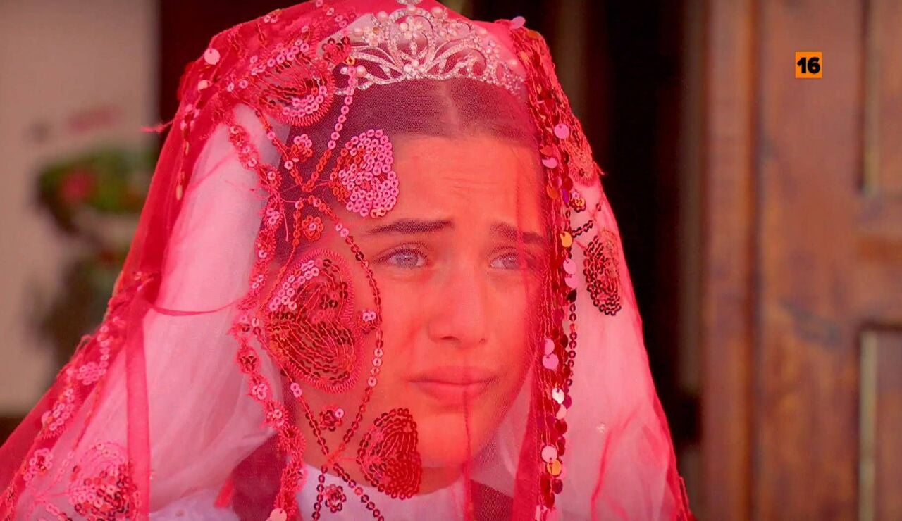Esposa Joven regresa a Nova con una historia marcada por las tradiciones ancestrales turcas y el matrimonio