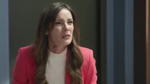 Elsa descubre que su hija Eva sigue viva y acusa a su padre Armando de arrebatársela al nacer Elsa descubre que su hija Eva sigue viva y acusa a su padre Armando de arrebatársela al nacer