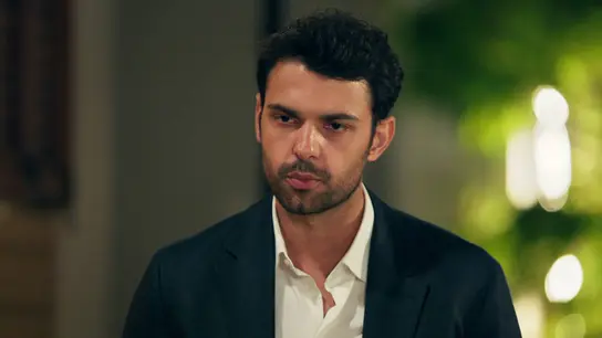 Eren confiesa a los Köroğlu que el derrumbe el edificio fue provocado Eren confiesa a los Köroğlu que el derrumbe el edificio fue provocado