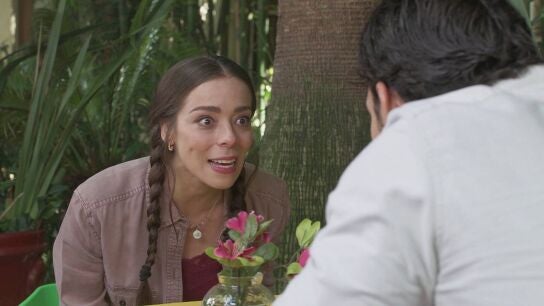 Nora le cuenta a Andrés que Guillermina es su madre