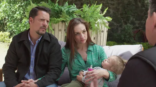 Los padres biológicos de Eva reacios a que Andrés y Elsa se acerquen a Eva Los padres biológicos de Eva reacios a que Andrés y Elsa se acerquen a Eva