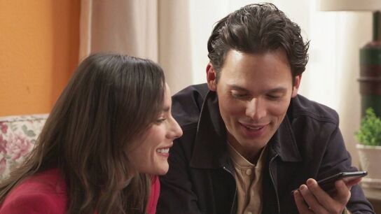 Elsa y Andrés, emocionados al escuchar al padre Reynaldo hablar de Eva