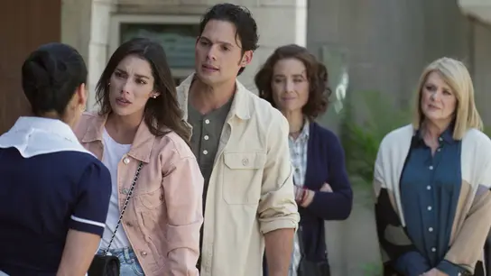 Elsa y Andrés descubren que los padres adoptivos de Eva se han fugado Elsa y Andrés descubren que los padres adoptivos de Eva se han fugado