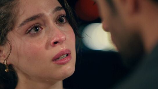 Leyla se sincera con Eren: "Sigo enamorada de Civan"