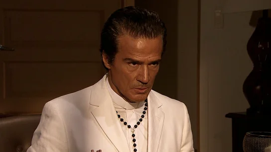 El padre Lupe le cuenta lo que ha visto a Rosendo El padre Lupe le cuenta lo que ha visto a Rosendo