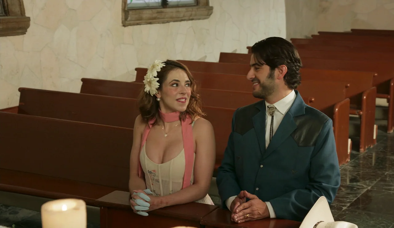 Gabino y Ámbar se casan en una boda improvisada
