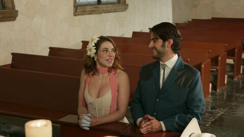 Gabino y &Aacute;mbar se casan en una boda improvisada