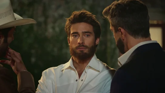 Alejandro y Victoria se reencuentran años después junto a su hija Alejandro y Victoria se reencuentran años después junto a su hija