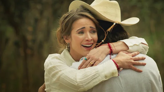 Alejandro y Victoria se reencuentran años después junto a su hija Alejandro y Victoria se reencuentran años después junto a su hija