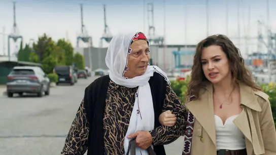 Canfeza y su abuela logran huir de los hombres de Afet Canfeza y su abuela logran huir de los hombres de Afet