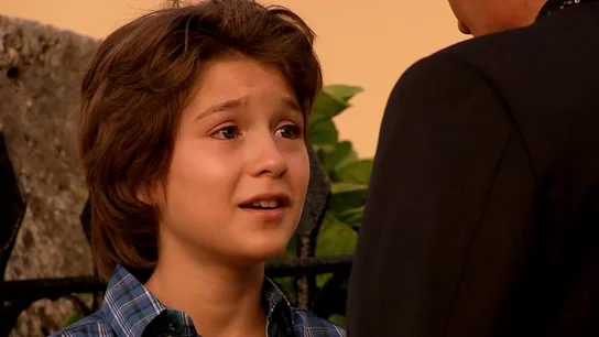 Alfonsina va a mandar a Damián lejos para separarlo de Elisa. Alfonsina va a mandar a Damián lejos para separarlo de Elisa.