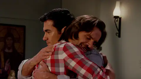 Damián y Gael hacen las paces y se abrazan Damián y Gael hacen las paces y se abrazan