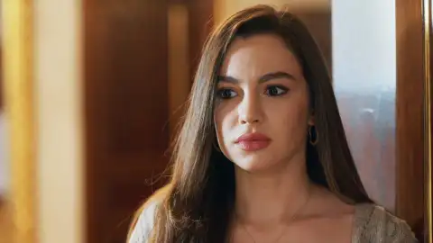 Canfeza descubre que la nueva empleada de hogar de los Yilmaz es la amante de Ferman Canfeza descubre que la nueva empleada de hogar de los Yilmaz es la amante de Ferman