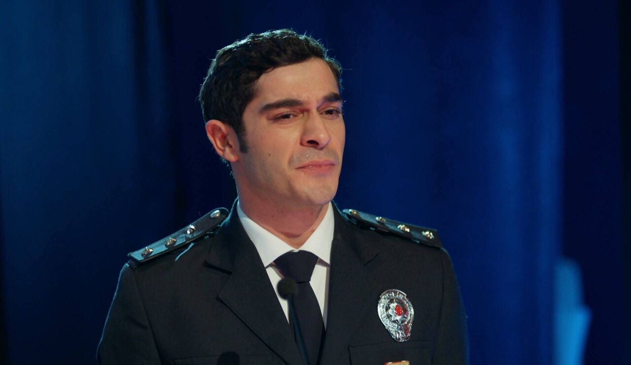 Mahir descubre que Raşit orden&oacute; la muerte de su padre: el polic&iacute;a corrupto recibe su mericido y &eacute;l la mayor recompensa