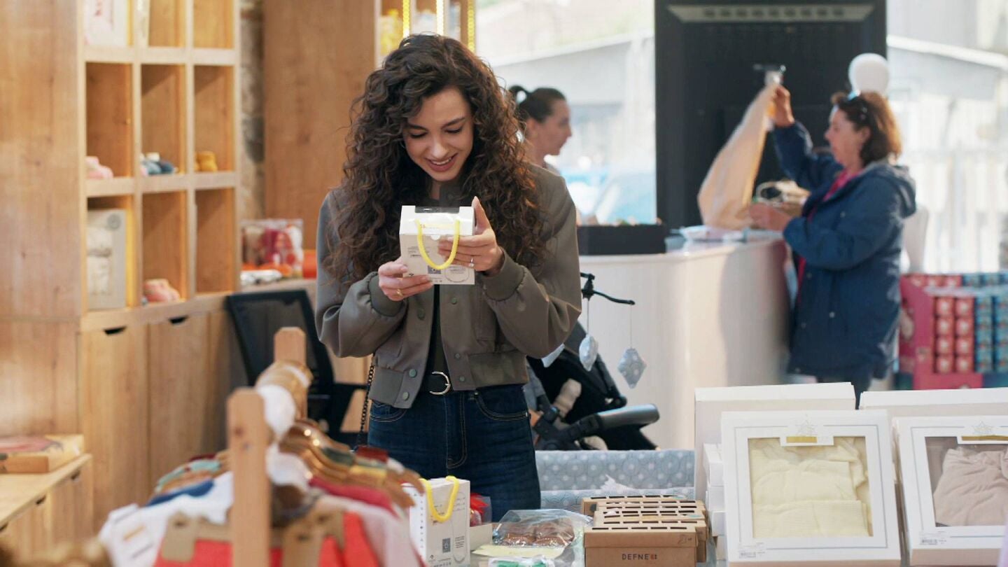 ¿Por qué Canfeza visita una tienda de bebés?