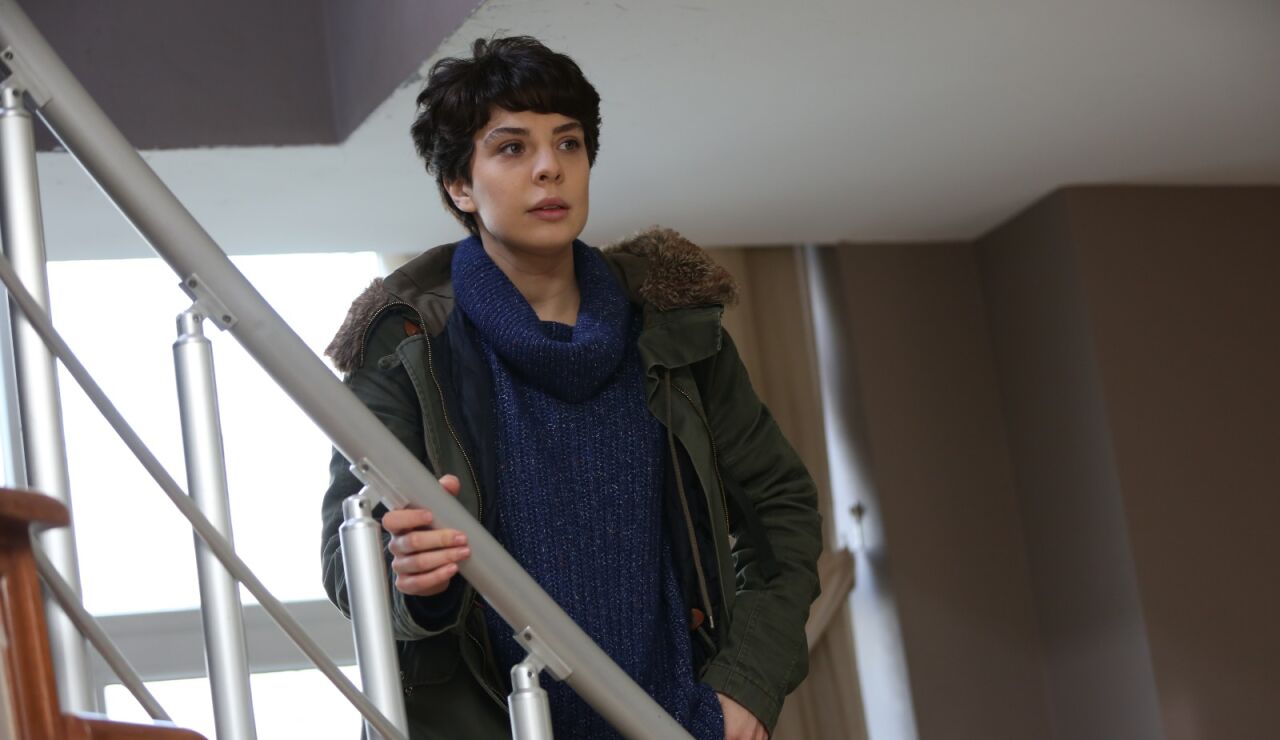 Leyla, la joven que devuelve la esperanza a Kemal y a su hija Masal 