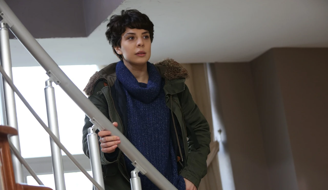 Leyla, la joven que devuelve la esperanza a Kemal y a su hija Masal