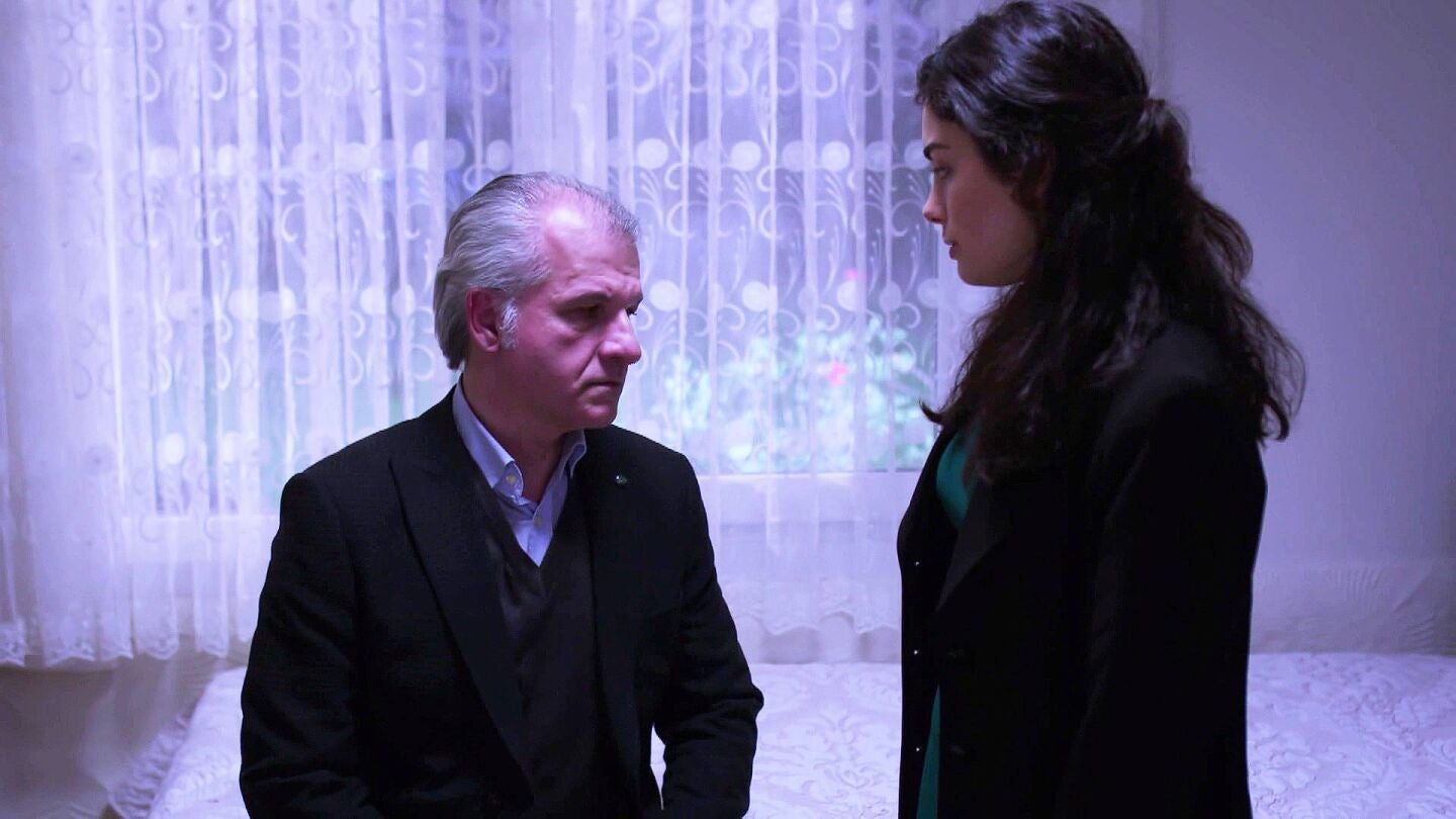 Reyhan cumple el último deseo de su tío: "Me casaré con Emir"