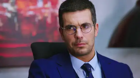 Kemal pone a Leyla contra las cuerdas: o trabaja para él o podría acabar en prisión Kemal pone a Leyla contra las cuerdas: o trabaja para él o podría acabar en prisión