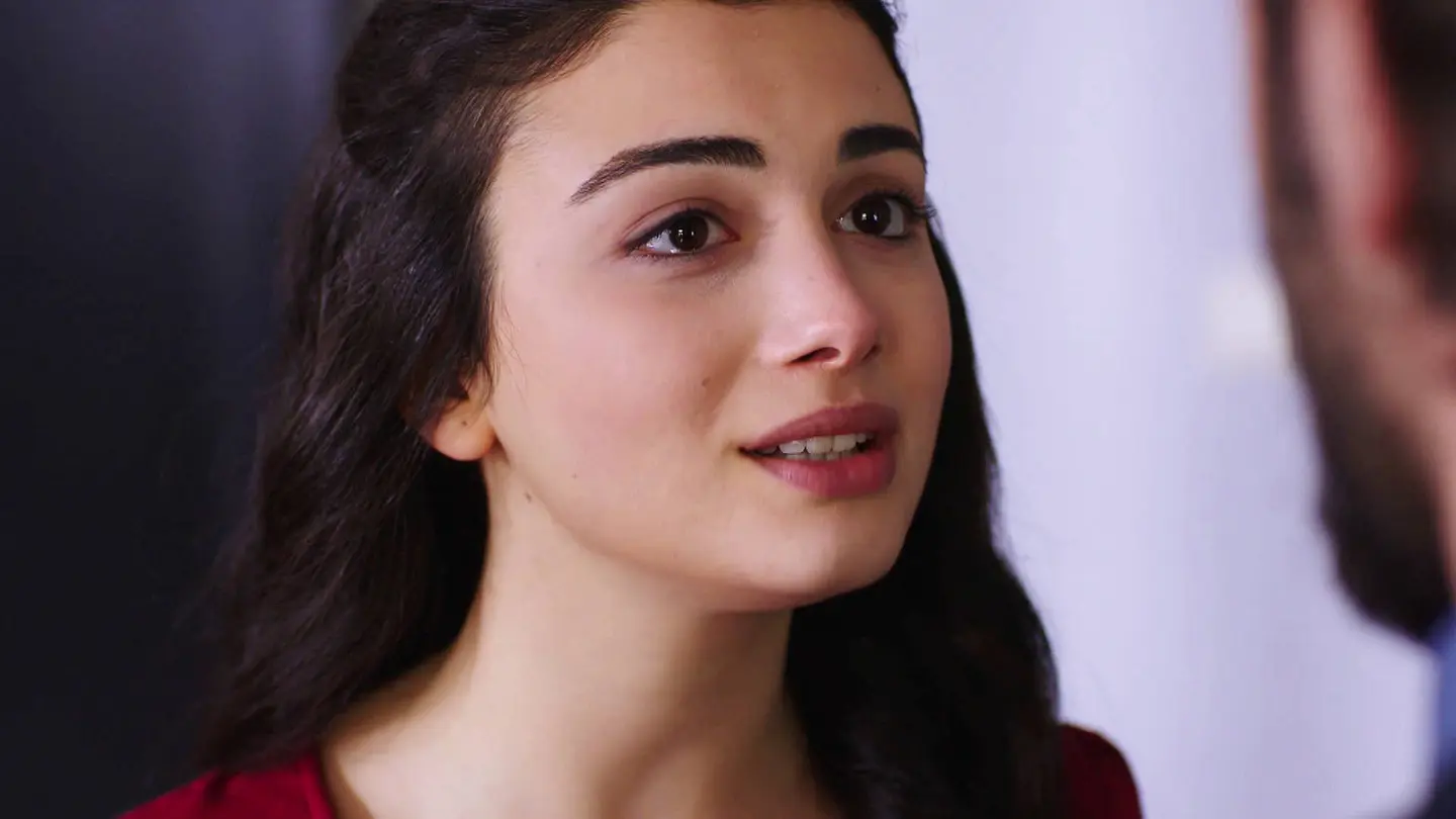 Reyhan es muy clara con Emir: "Esta mansión es una cárcel para mí" Reyhan es muy clara con Emir: "Esta mansión es una cárcel para mí"