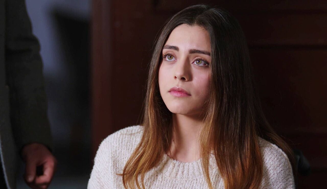 Suna cuenta toda la verdad sobre Vural, pero Reyhan no perdona a Emir por haber dudado de ella