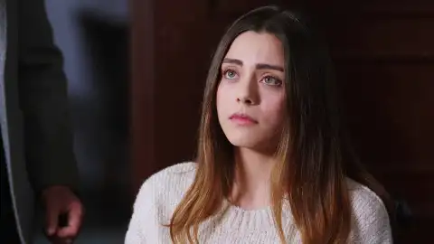Suna cuenta toda la verdad sobre Vural, pero Reyhan no perdona a Emir por haber dudado de ella Suna cuenta toda la verdad sobre Vural, pero Reyhan no perdona a Emir por haber dudado de ella