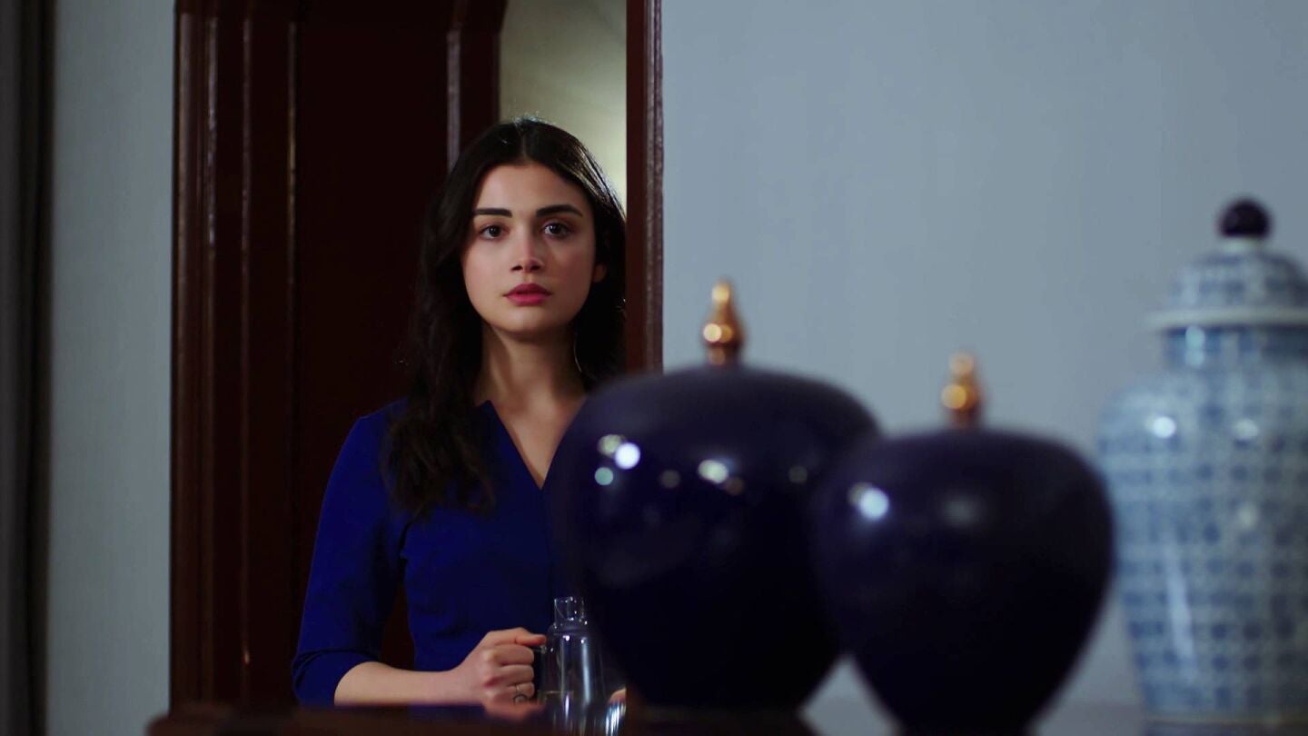 Reyhan escucha a Emir decir que no la salv&oacute; de Vural por amor y se lleva una gran decepci&oacute;n 