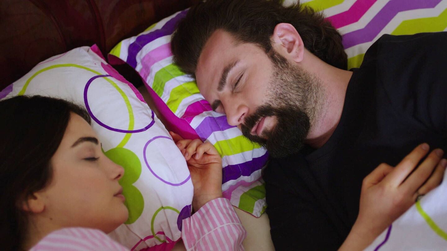Reyhan y Emir duermen juntos