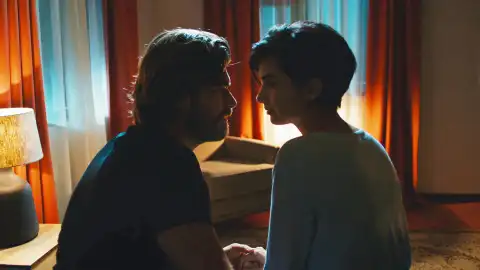 Sühan y Cesur se dejan llevar por la pasión tras su boda: ¿el comienzo de un amor verdadero? Sühan y Cesur se dejan llevar por la pasión tras su boda: ¿el comienzo de un amor verdadero?