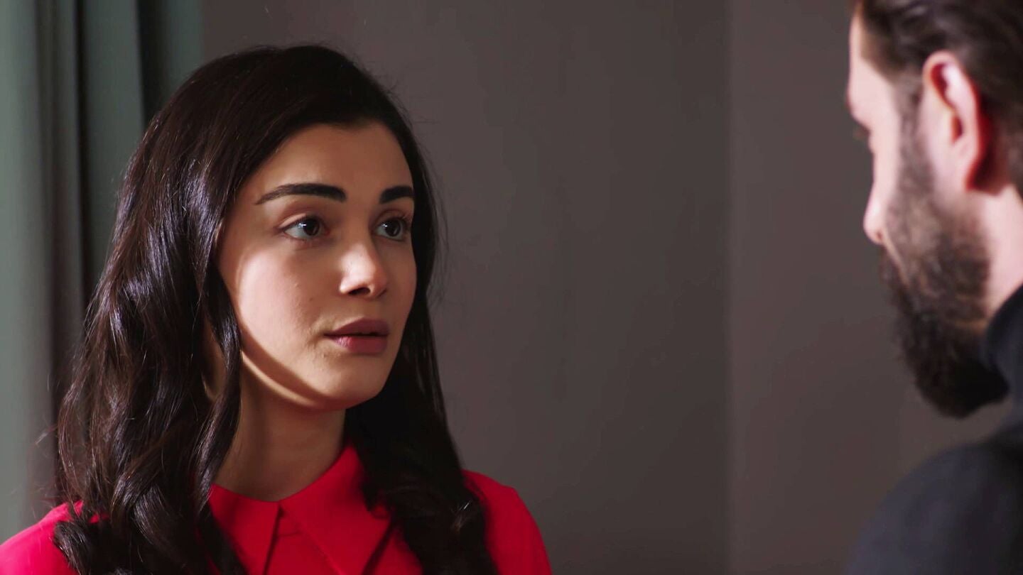 Reyhan regresa a la mansi&oacute;n y planta cara a Emir y a su suegra