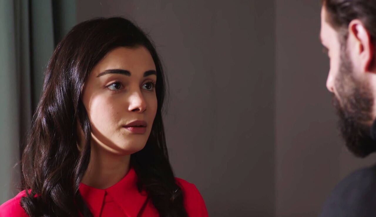 Reyhan regresa a la mansi&oacute;n y planta cara a Emir y a su suegra
